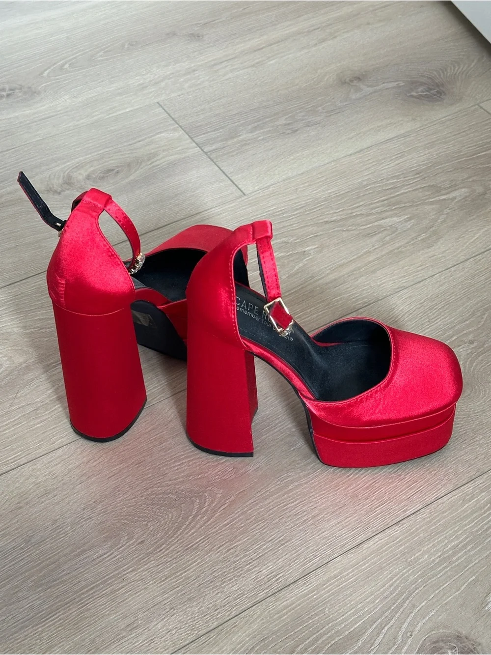 Cape Ribbon Size 5 Red Platform Heels